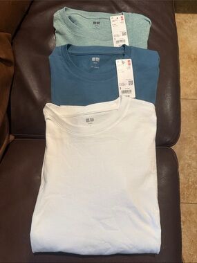 Uniqlo Men's Short Sleeve Crew Neck T-Shirt - Sage Green Heather 3 for 50$